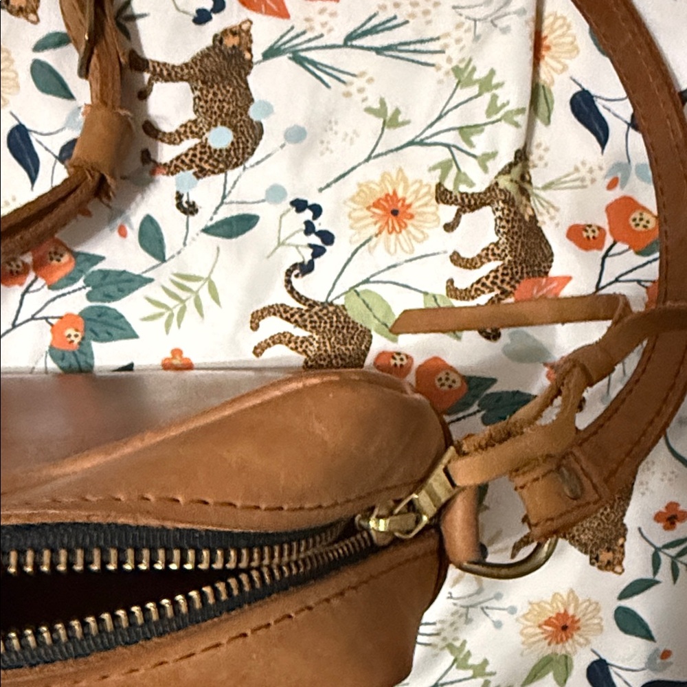 Portland Leather ladies camera Crossbody Bag - Picture 4 of 4
